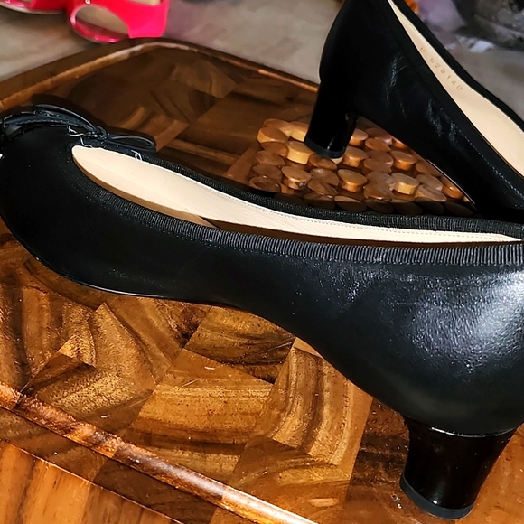 CHANEL Black Cap Toe Pumps Sz. 41 - Picture 5 of 9